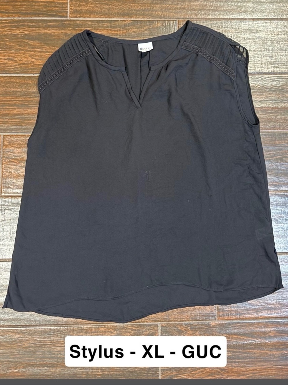 STYLUS Black Sleeveless Split-Neck Camisole